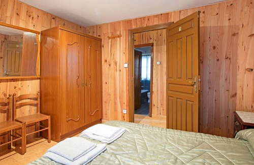 Montemayor de Pililla Villa | Snug Holiday Home in Valladolid with Private Pool