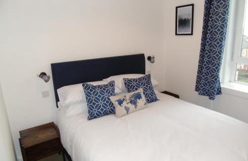 Helensburgh Apartment | Snug - Sealladh Mara Apartment