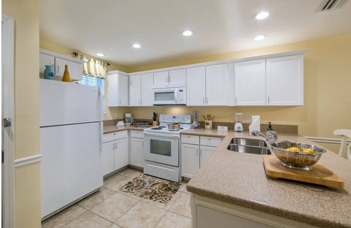 Flint Apartment | So much to do! Acqua Park - 2BD /2BA with kitchen