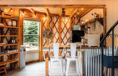 Fancy Gap Cottage | Soak in the Hot Tub & View the Stars @ "Starlight Yurt"