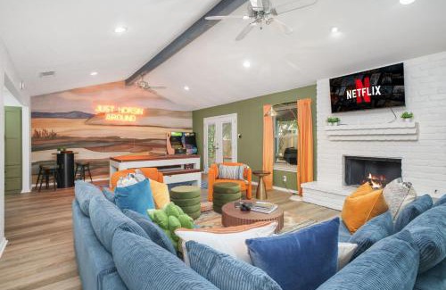 North San Antonio - SAT House | Soak Sizzle Score Pool Games More