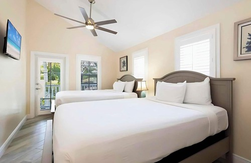 Marathon Hotel | Soak up the Sun by the Pool and Enjoy the Perks of your Own Kitchen!