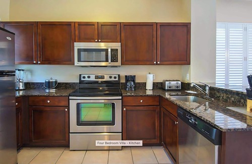 Marathon Hotel | Soak up the Sun by the Pool and Enjoy the Perks of your Own Kitchen!