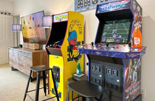 College Place House | Soaring Spirit - Hot Tub, Pool Table, Arcades, 2 kitchens