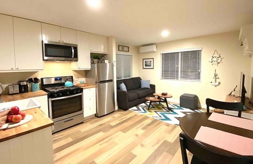 North Central House | SoCal Daze, a Cozy Bungalow + Parking, Patio, BBQ