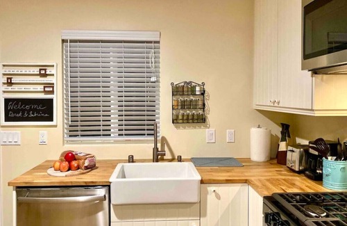 North Central House | SoCal Daze, a Cozy Bungalow + Parking, Patio, BBQ