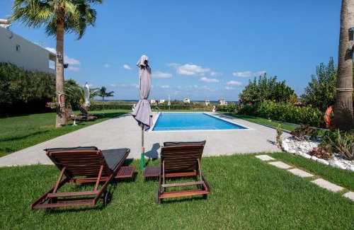 Kamisiana Apartment | Socrates Holidays Apt. 1 with Pool near the Beach