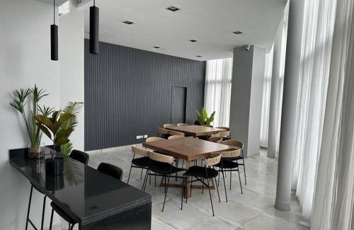 Villa Devoto Apartment | Sofisticado Penthouse a estrenar en Sofisticado Barrio y Edificio Vista panorámica 100m2 Gimnasio Piscina Lujoso Salon de Fiestas Parking privado gratis con acceso directo al departamento