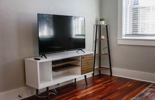 Ghent Apartment | Sojourn at Colley Manor