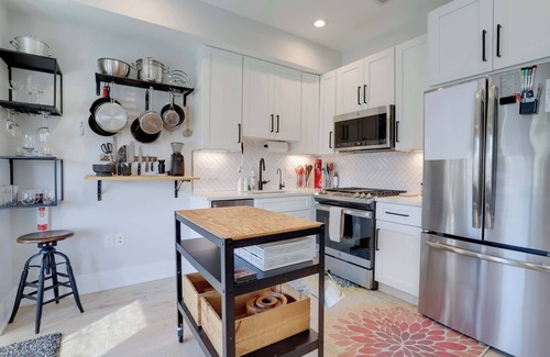 Shaw Apartment | Sojourn Condo in NW DC, 2 blocks to Shaw Metro