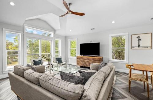 Whalehead Beach House | Sojourn Corolla 6 Bedroom POOL