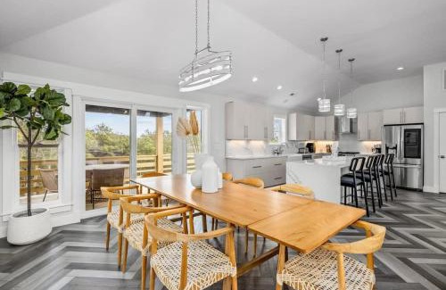 Whalehead Beach House | Sojourn Corolla 6 Bedroom POOL