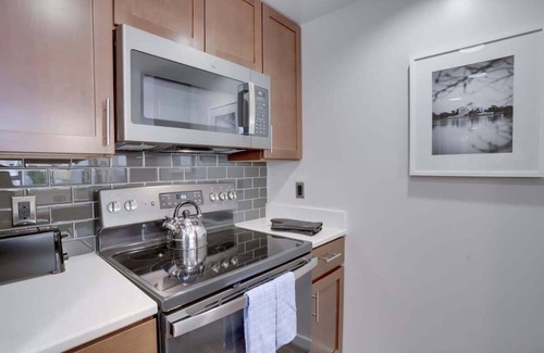 Ballston Apartment | Sojourn | VA Square | 1 BR