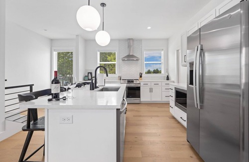Downtown House | Sojourner - Arts District - Garage - 0.5 mi DT