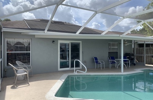 South Pointe of Tampa House | Solar panels for pool heat and a solar blanket as well. Some dog breeds allowed.
