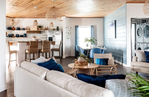 Crystal Beach House | Solara Sands: Theater & Game, Steps to the Beach!