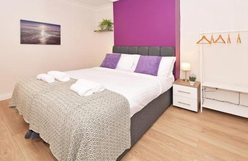 Crewe House | Somerville House by YourStays - 4 Bedroom House in Crewe