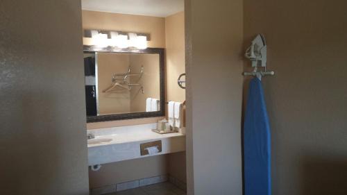 Dilley Hotel | Sona Inn