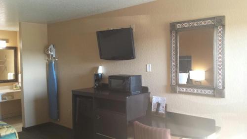 Dilley Hotel | Sona Inn