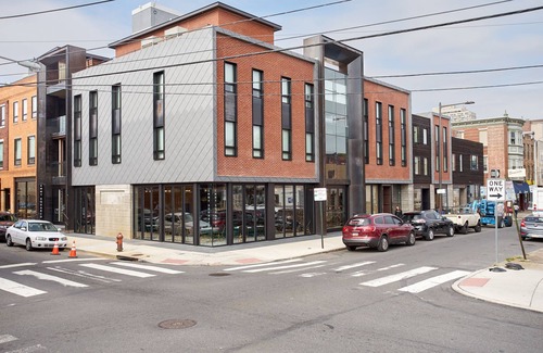 Queen Village Apartment | Sonder The Queen | Queen Room