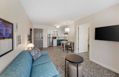 Gateway Hotel | Sonesta ES Suites Austin The Domain Area