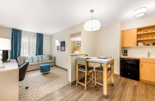 Arrowood Hotel | Sonesta ES Suites Charlotte Arrowood