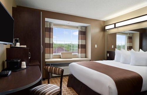 White Hall Hotel | Sonesta Essential Fairmont