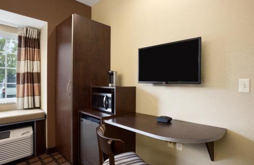 White Hall Hotel | Sonesta Essential Fairmont