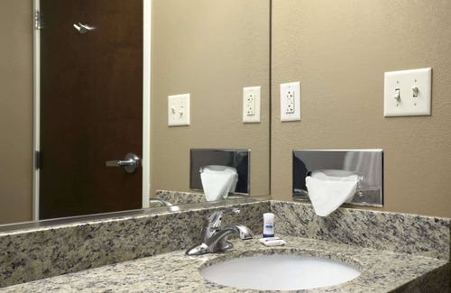 White Hall Hotel | Sonesta Essential Fairmont