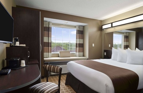 White Hall Hotel | Sonesta Essential Fairmont