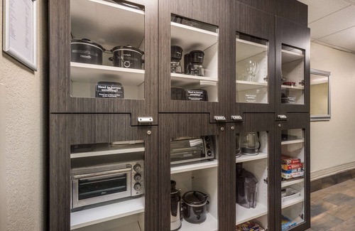 Waukegan Hotel | Sonesta Simply Suites Chicago Waukegan
