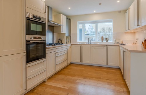 Cirencester Cottage | Songthrush - Lower Mill Estate, Cotswold Water Park