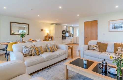 Cirencester Cottage | Songthrush - Lower Mill Estate, Cotswold Water Park