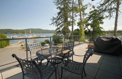 Sooke House | Sooke Harbour Penthouse