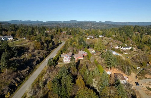 Otter Point House | Sooke, tranquil room only accommodation , overlooking Juan De Fuca Straits.