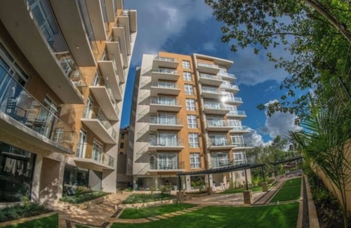 Kileleshwa Apartment | Soothing 3-bedroom apartment with WiFi in vibrant Nairobi