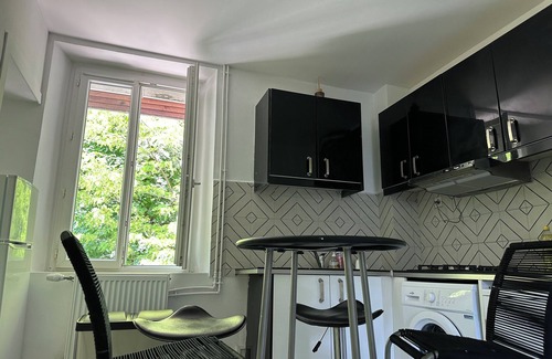 Voiron Apartment | Soothing 3-bedroom apartment with WiFi in charming Voiron