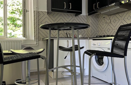 Voiron Apartment | Soothing 3-bedroom apartment with WiFi in charming Voiron