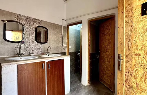 El Faouar Bed & Breakfast | Soothing bed & breakfast with WiFi in Es Sabria