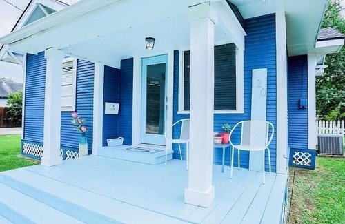 Nederland House | Soothing Blues in Peaceful 2BR/1BA Cottage