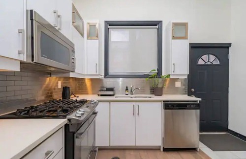 Midtown Toronto House | Sophisticated Coach House in the Annex