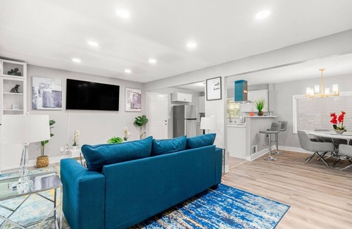 Candler-McAfee House | Sophisticated Comfort by Deity Villas