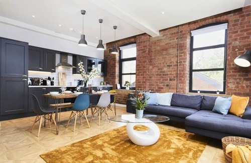 Leeds City Center Apartment | Sophisticated "Manhattan" style Apartment - by PureStay