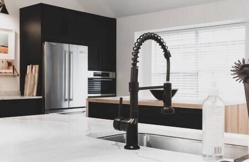 The Colony House | Sophisticated Minimalist Modern Home w/pool & spa
