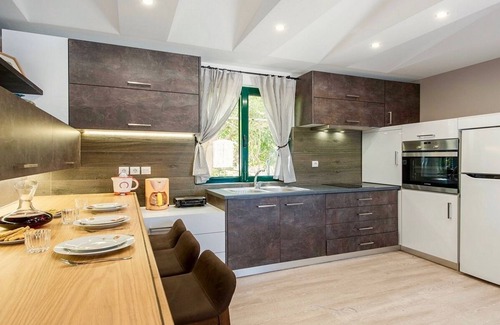 Gerani Villa | Sophisticated & Modern with Private Pool in the Picturesque Village of Gerani, 500 m to the Beach!