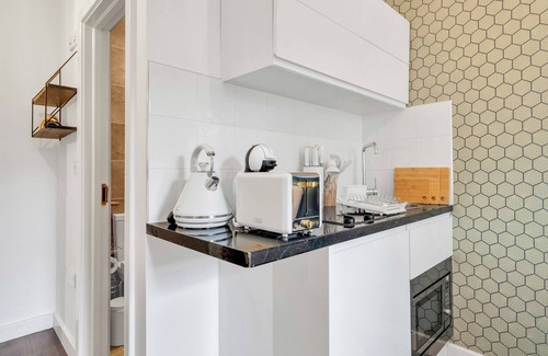 Barbican Apartment | Sophisticated Studio Space in Prime Spot!