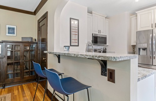 Lynnhurst House | Sophisticated Upstairs Flat in Tudor-Style Duplex