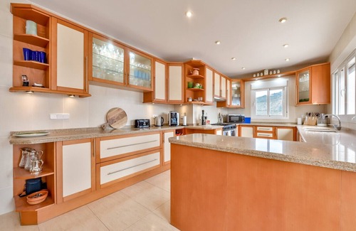 Empedrola Villa | SORENSEN Spacious villa with private pool