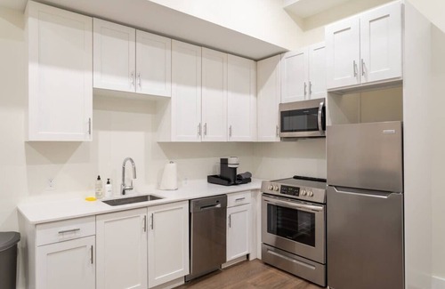 Center City East Apartment | Sosuite | 1BR Apt Acc. w W/D, Gym, Lounge
