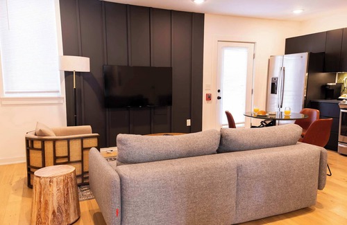 Fishtown Apartment | Sosuite | 1BR Apt w Patio, W/D, Sofabed